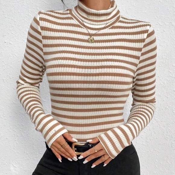 American Eagle Outfitters Tops - American Eagle Striped Waffle Print Turtle Neck